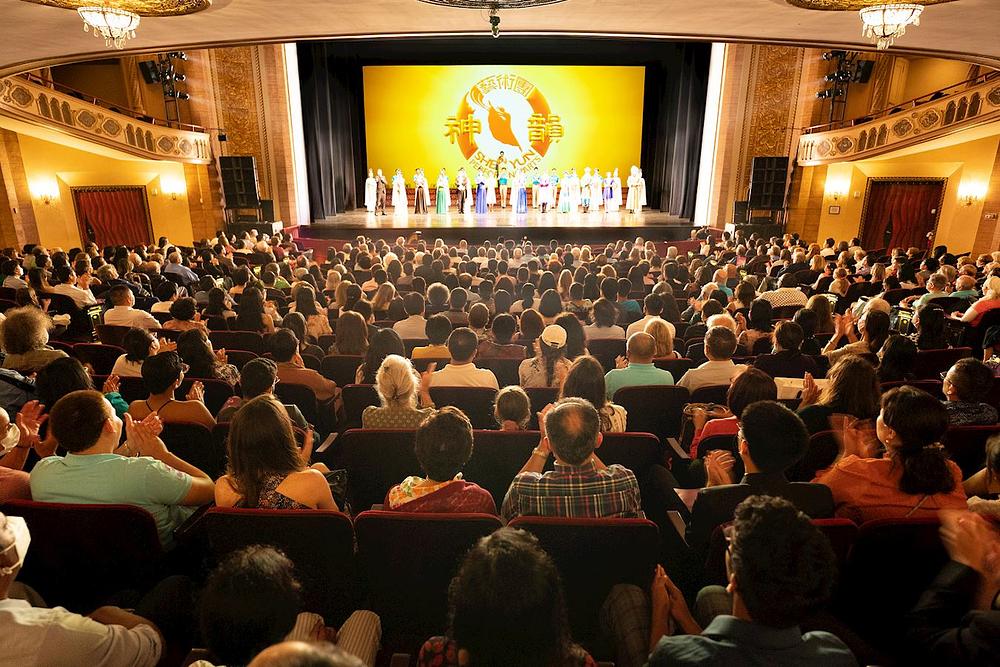 Shen Yun u pozorištu Palace u Stamfordu, Connecticut, 25. jula 2021. godine
 