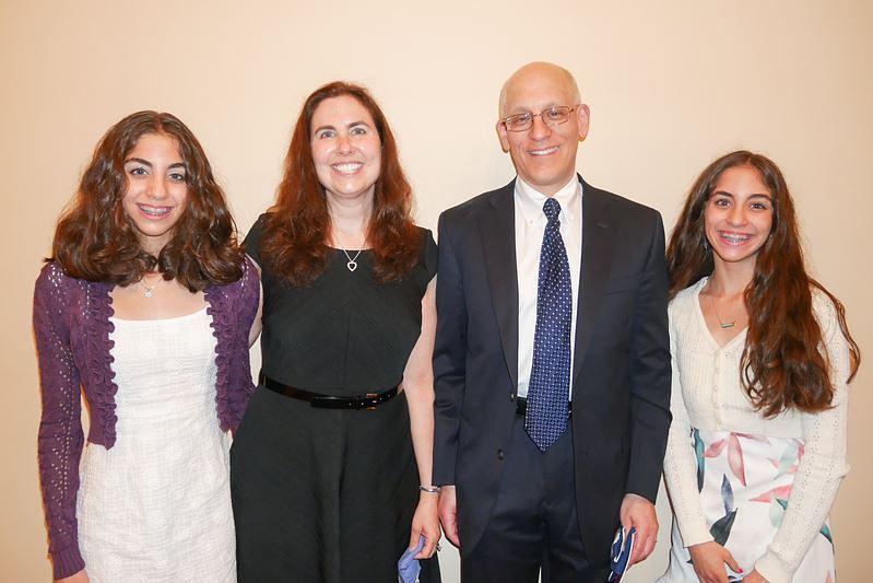 Sam Shukovsky, pomoćnik direktora farmaceutske kompanije Boehringer-Ingelheim, predstavu je gledao 24. jula.
 