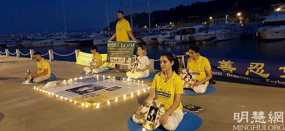 Praktikanti su održali bdijenje uz svijeće ispred kineskog konzulata u Istanbulu
 