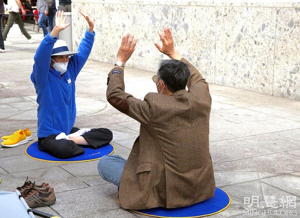 Prolaznik uči vježbe