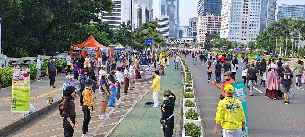 Praktikanti demonstriraju vježbe na dan bez automobila u Jakarti, Indonezija, u nedjelju 16. oktobra