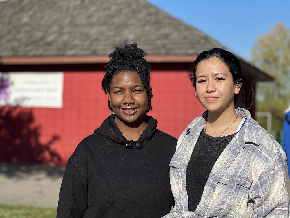  Studentice Jorean Rhea (lijevo) i Sofia Leduc (desno) 