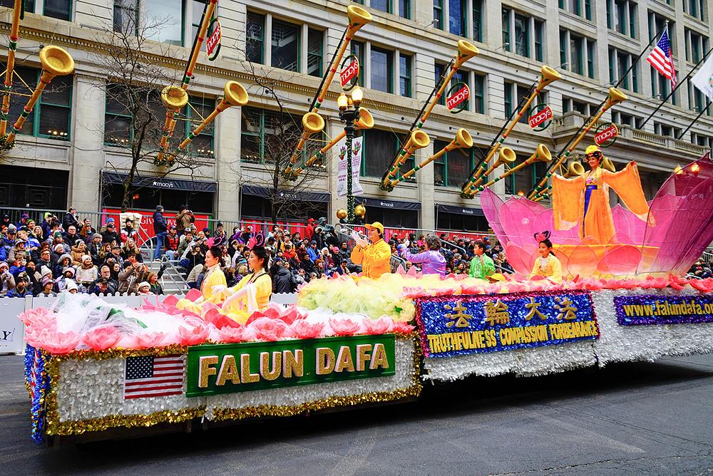 Parada zahvalnosti u Čikagu 24. novembra srdačno dočekana. 
