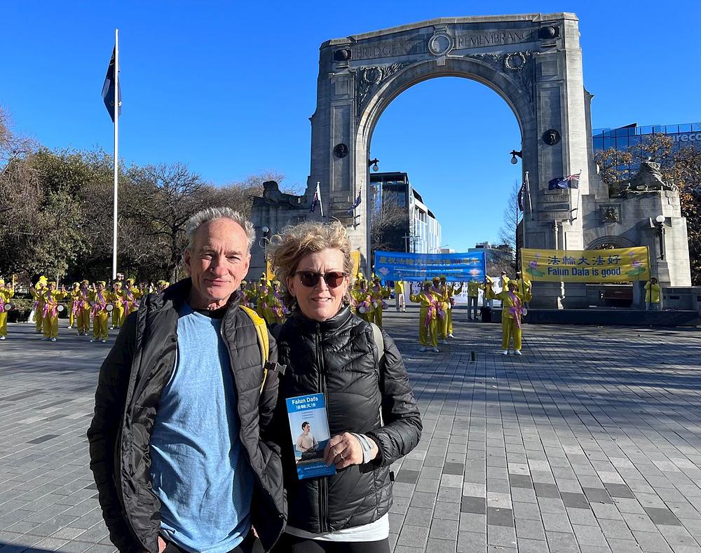  Steve Conner i njegova supruga Mary su hrabrili praktikante da nastave s njihovim trudom.
