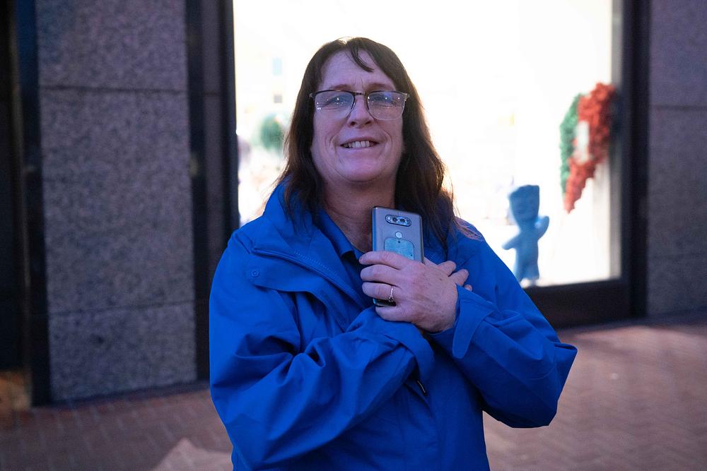   Katrina Champion podržava mirni prosvjed praktikanata.