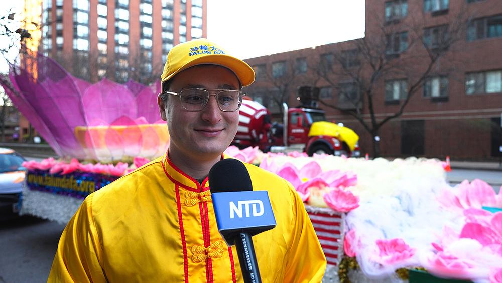 Jasha Sommer-Simpson je bio sretan što sudjeluje u paradi.