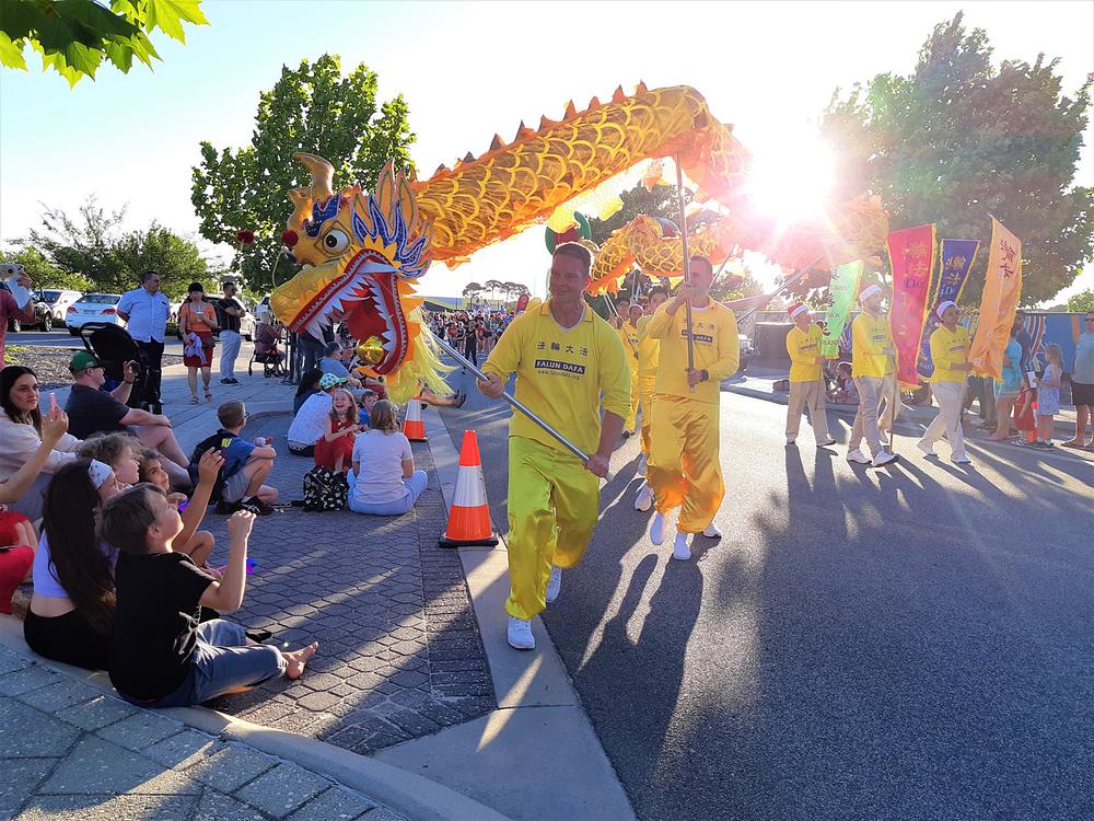 Praktikanti su bili pozvani da 9. decembra 2023. učestvuju u godišnjoj božićnoj paradi u Ellenbrooku.