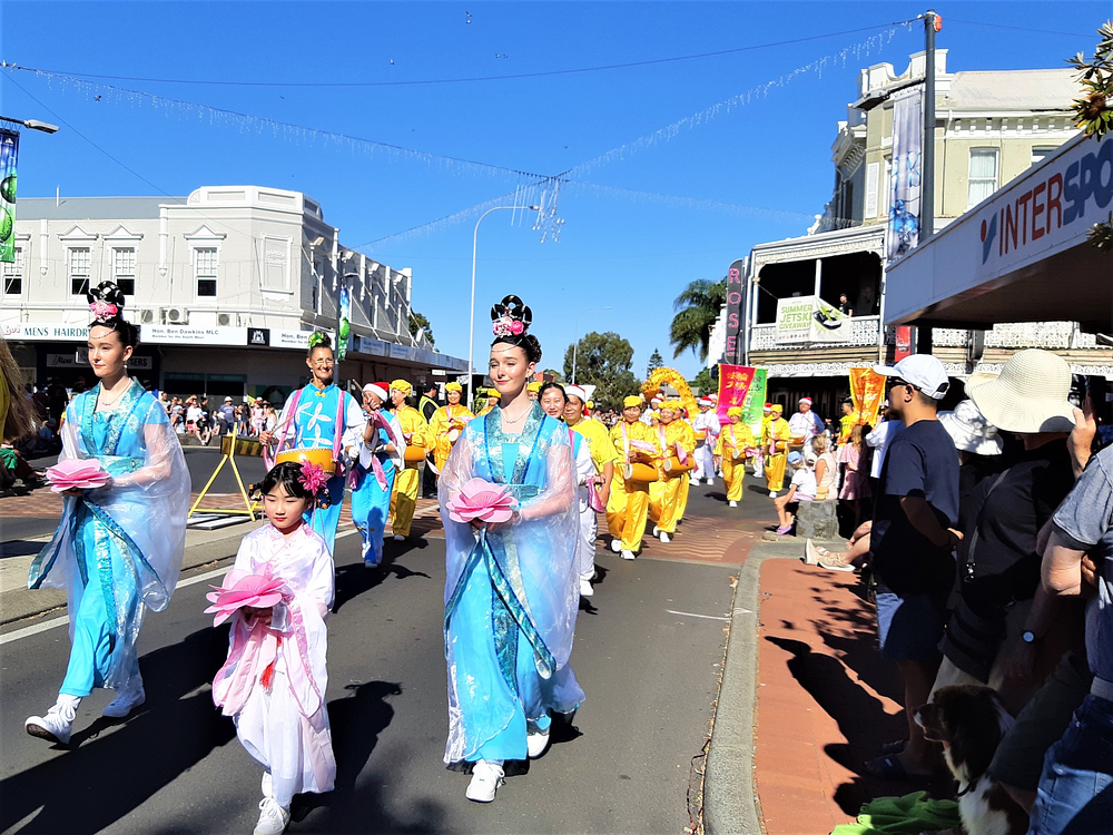 Praktikanti su bili pozvani da učestvuju u godišnjoj božićnoj paradi u Bunburyju 10. decembra 2023.