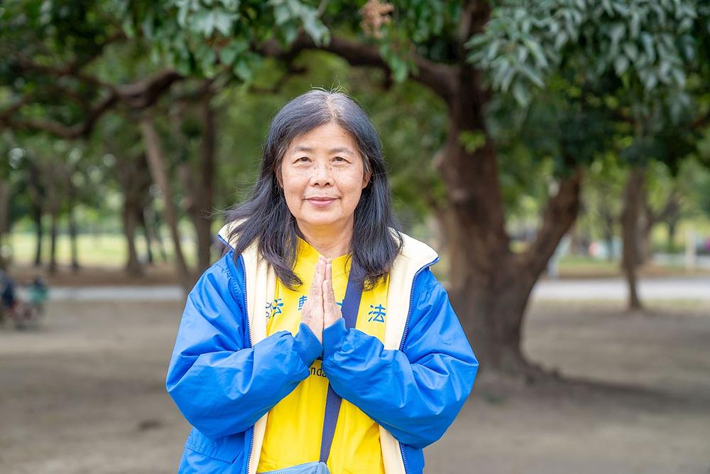  Ah Fen, penzionerka koja je radila u sektoru obrazovanja, iskreno želi Učitelju srećnu Novu godinu.
