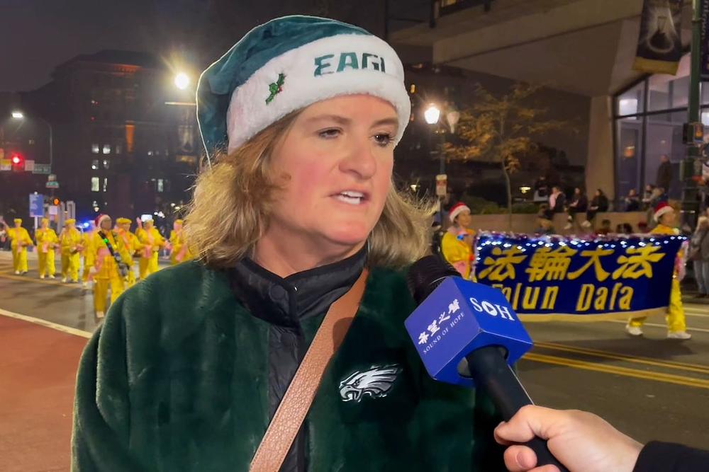 Angela Trogeon je bila oduševljena gledajući Falun Dafa praktikante na paradi.