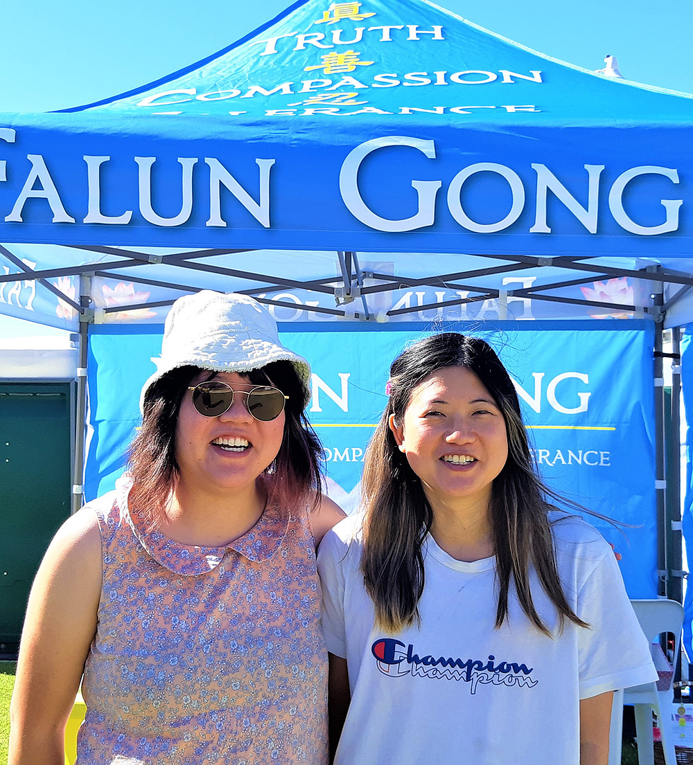 Ann (desno) se dopao štand „Latice mira“ 