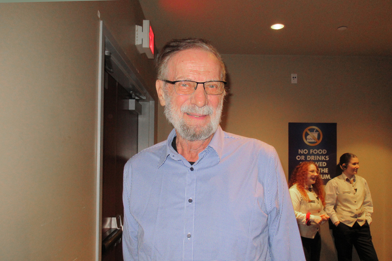 Tom Katsis, glumac, na predstavi Shen Yun u Hollywoodu popodne 6. aprila. (The Epoch Times)