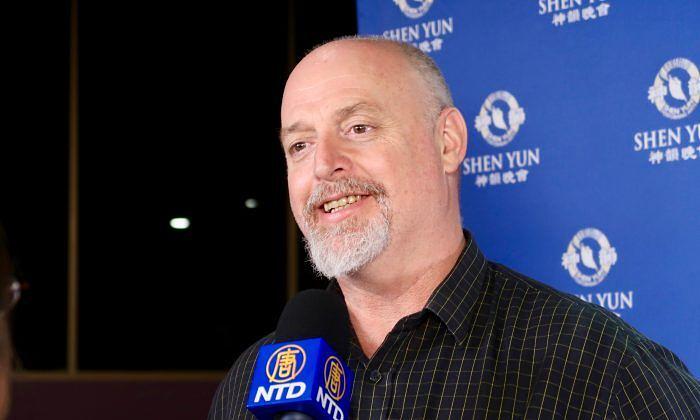 Advokat Mark Brady na predstavi Shen Yuna u