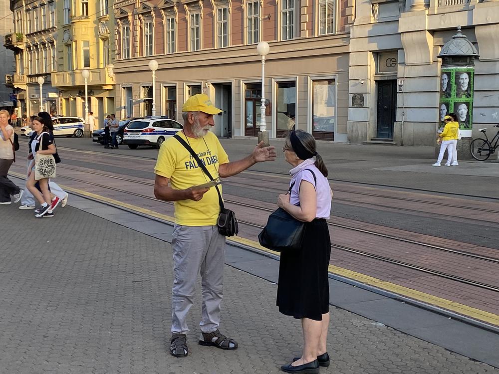  Praktikant Falun Gonga objašnjava istinu o progonu