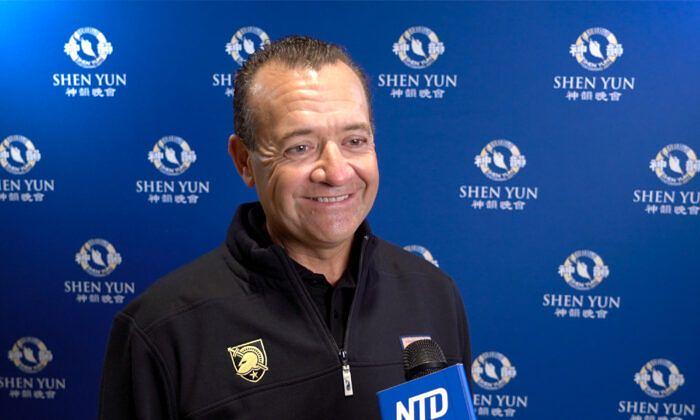 Victor Barraza, član uprave Gallo Centra za umjetnost, vidio je Shen Yun u Gallo Centru za umjetnost u Modesto, 27. listopada.